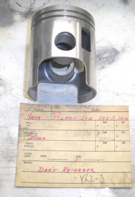 YAMAHA YR1 168-11631 СТАНДАРТНЫЙ ОТВЕРСТИЕ ПОРШЕНЬ NOS 1 КОЛИЧЕСТВО OEM БЕСПЛАТНАЯ ДОСТАВКА - Изображение 1 из 2