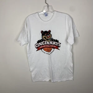 Camisa de día Gildan para hombre M blanca UC Cincinnati Bearcats equipo de animación y baile - Imagen 1 de 6
