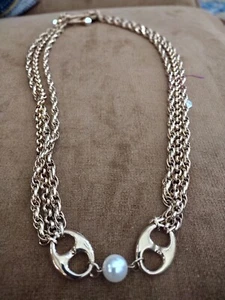 FABULOUS VINTAGE HEAVY LINK CHAIN NECKLACE WITH FAUX PEARL ACCENTS.BY FIFTH AVE - Picture 1 of 2