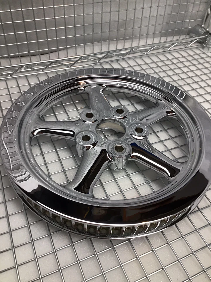 RODA DENTADA DE POLIA TRASEIRA CROMADA Harley Rocker Softail 2008 -11 fabricante de equipamento original  - Imagem 1 de 4