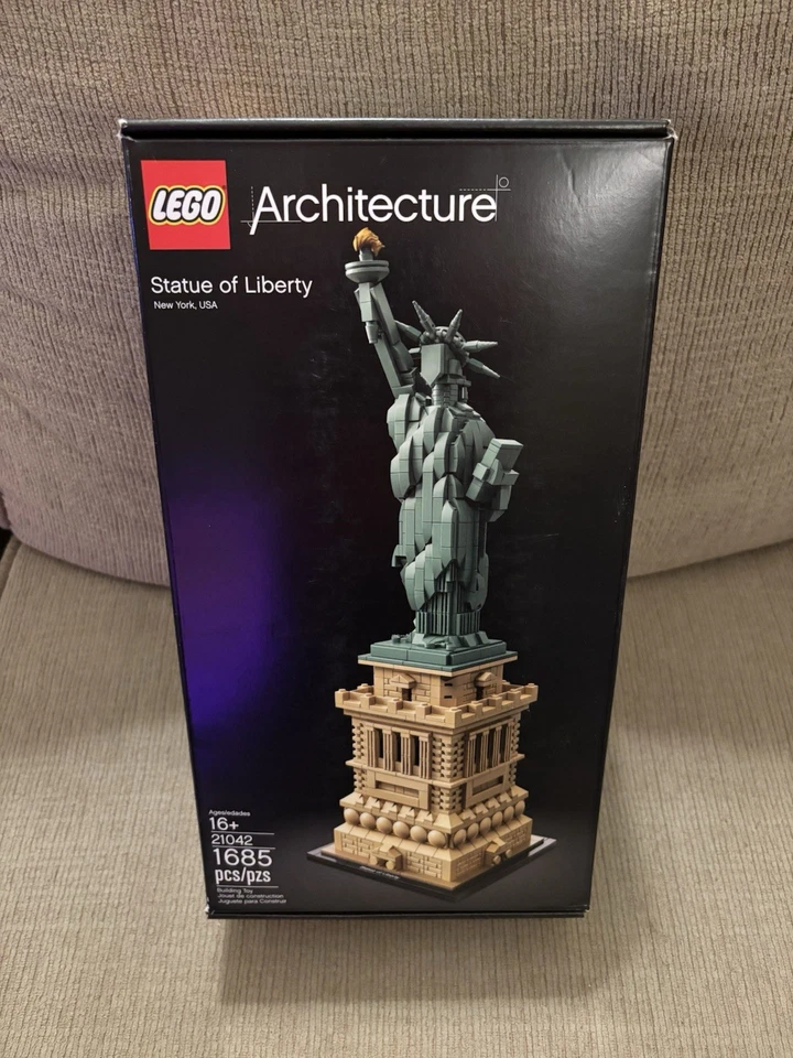LEGO ARCHITECTURE: Statue of Liberty (21042) NEW Sealed RETIRED - Image 1 of 3