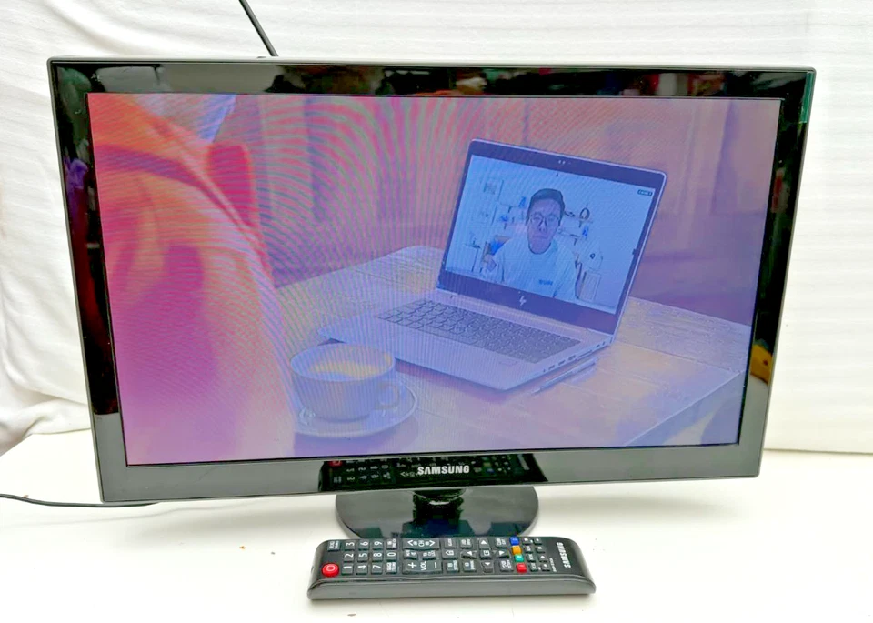 Samsung 19" Digital LED HD TV 14V UE19F4000AW For Caravans Trucks & Boats - Image 1 of 4