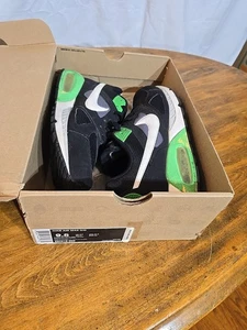 Nike Air Max IVO 580518-003 Schwarz Grün Niedrig Schnürschuhe Turnschuhe Herren 9,5 - Bild 1 von 10