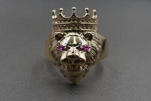 Anillo de banda de oro amarillo liso de 0,95" corona del Rey León Corona Circonial para hombre y mujer. Talla 10 - Imagen 1 de 7