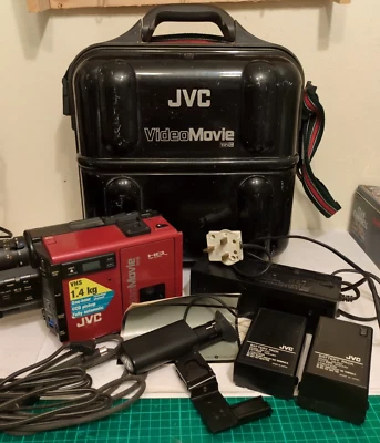 JVC Videomovie GR-C7E VHS-C Camcorder Black & Red HQ Auto Focus with Accessories - Image 1 of 4