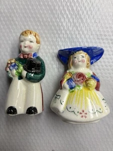 Vintage 1950s Dutch Boy And Girl Holding Flowers Salt And Pepper Shakers Japan - Picture 1 of 14