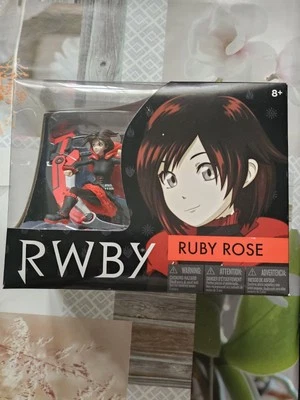 Figura de acción RWBY Ruby Rose McFarlane dientes de gallo  Foto 1 de 4