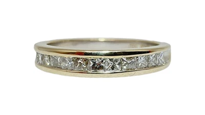 Conjunto de canales de 18 quilates en peso aproximado de 0,25 quilates banda de diamantes talla princesa tamaño 6,75, 2,2 quilates Foto 1 de 4