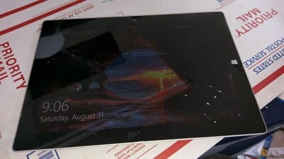 Microsoft Surface 3 1645 - 64GB, 2GB Ram(Cracked Screen) - Image 1 of 4