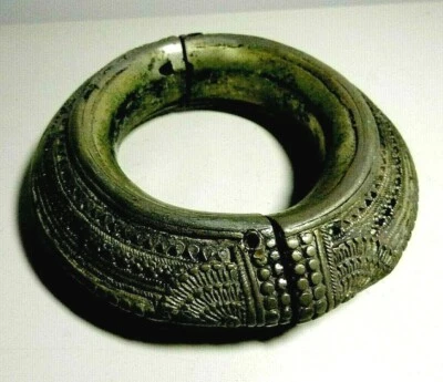 Brazalete de tobillo de latón Dhokra LOST WAX tribal de 1920 India reutilizado como cenicero Foto 1 de 4