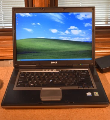 Dell Latitude D820 Core 2 Duo Windows XP Pro WUXGA 1920x1200 1TB HDD puerto serie Foto 1 de 4