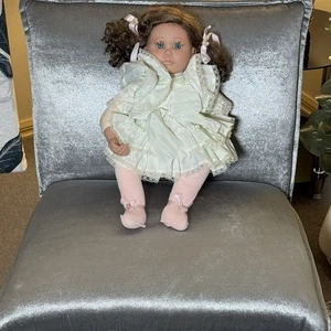 Cute Vintage Vinyl Baby Girl Doll Blue Eyes Chubby - Bild 1 von 7