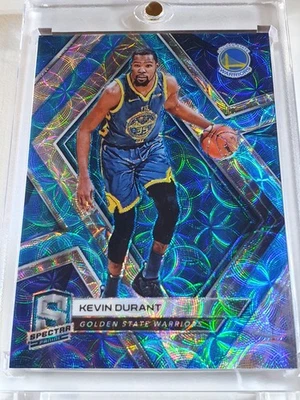 2018 Panini Spectra Kevin Durant No75 НЕОНОВО-СИНИЙ /75 голографический - готов к выпуску - Изображение 1 из 3