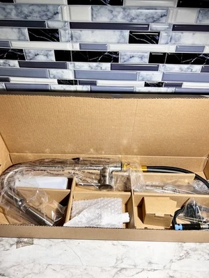 Grifo de fregadero de cocina Premier de una sola manija con dispensador de jabón, NUEVO Foto 1 de 4