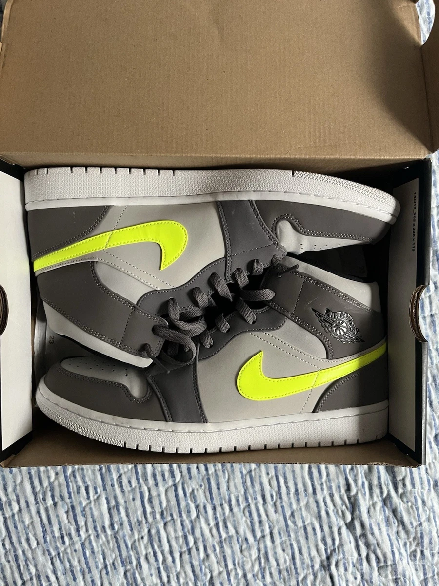 激レアNike Air Jordan 1 Mid Gunsmoke Volt Jordan 1 Mid Gunsmoke Volt Men's - 554724-072 - US