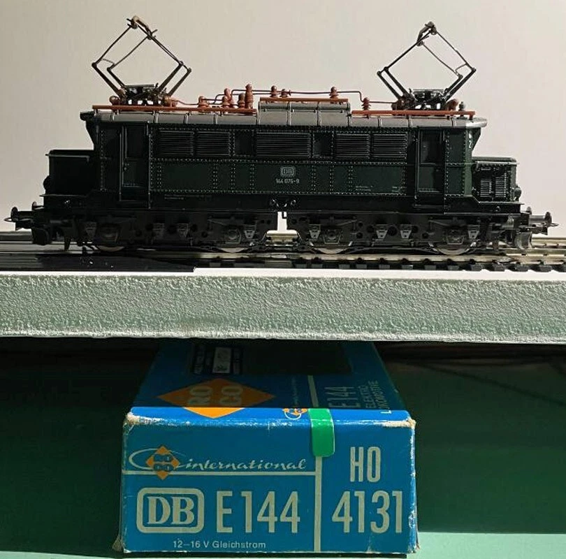 HO ROCO 4131 DEUTSCHE BAHN DB E144 075-9 ELECTRIC LOCOMOTIVE - Image 1 of 1