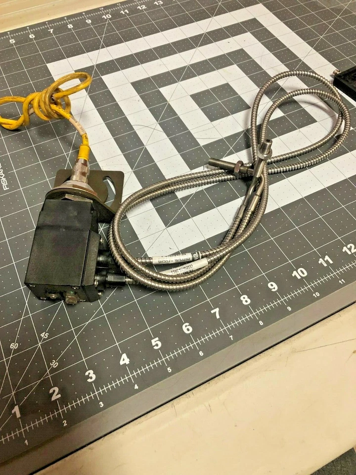 PEPPERL & FUCHS 909503 PHOTOAUTOMATIONSENSOR + fibers, bracket, cable  - Image 1 of 3