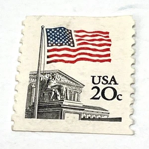 Vintage USA 20¢ Stamp With American Flag & Supreme Court Design A290 - Picture 1 of 3