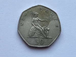 1969 LARGE BRITANNIA FIFTY 50 PENCE COIN CIRCULATED - Picture 1 of 3