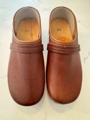 Zuecos vintage danés Smefa calzado madera y cuero, talla 36. Foto 1 de 4
