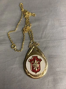 Red White Heraldic Fleur De Lis Gold Tone Necklace Medallion Pendant - Picture 1 of 5
