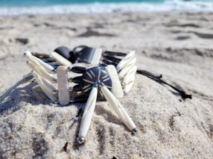 Neu Halsband Halskette Büffelknochen 4-reihig weiß Haarpfeife Indianer Stil Boho - Bild 1 von 7