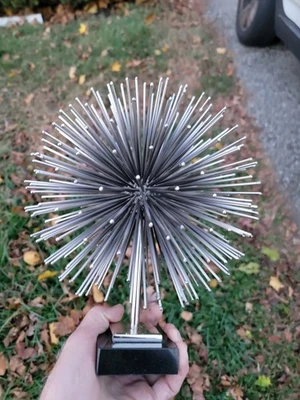 Fondo de mármol escultura esfera Starburst pluma de acero grande vintage Mcm Foto 1 de 4