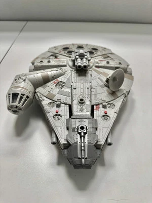 Star Wars Millenium Falcon 2020 Hasbro - incompleto Foto 1 de 4