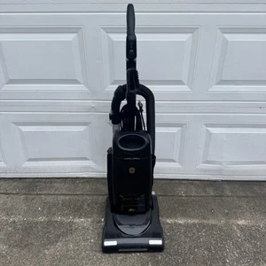 Aspirapolvere verticale per animali domestici Riccar r25 Premium usato con sacchetti e accessori mostrato - Foto 1 di 7