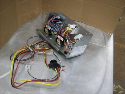 Caja de control y arnés de cableado Manitowoc genuino OEM NOS (de una máquina SF0906A) Foto 1 de 4