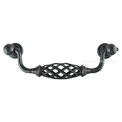 "Jeffrey Alexander 749-128SIM Jaula para pájaros Gabinete de peltre Cajón Tirador Manija 128 mm" Foto 1 de 2