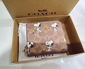 New  Coach X Peanuts Snap Wallet In Signature Canvas With Snoopy Print CBN32 - Picture 1 of 10
