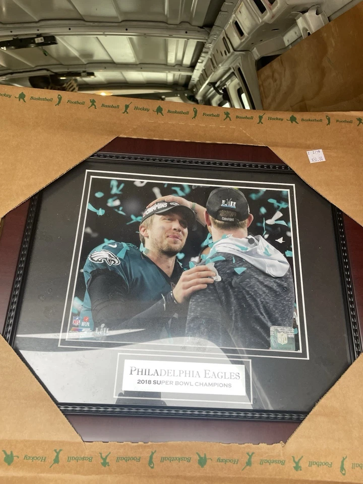 Foto enmarcada de Nick Foles y Carson Wentz Philadelphia Eagles del Super Bowl Foto 1 de 1