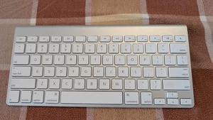 Teclado Inalámbrico Apple A1314 Teclas Blancas Aluminio Metal - Funciona - Imagen 1 de 4