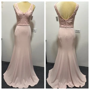 Abito da damigella DAVID'S BRIDAL pizzo e crepe elasticizzato scollo a V taglia 2 rosa petalo - Foto 1 di 10