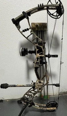 Hoyt Nitrum 30 Compound Bow Right-Handed 60-70#29" DL - Image 1 of 4