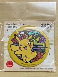 Pokemon Serie Taglio Carta Giapponese Glitter 3" Tin Badge Pikachu - Foto 1 di 2