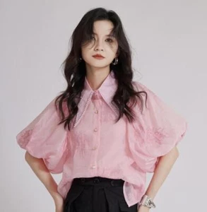 T-shirt donna con risvolto ricamato fiori maniche corte a sbuffo maglietta ampia	 - Foto 1 di 11