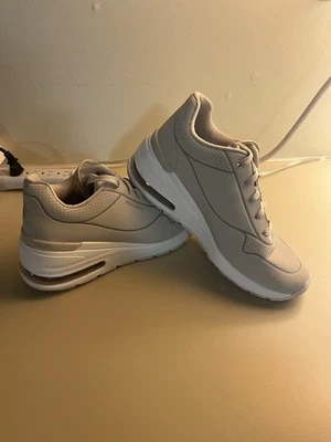 Skechers Million Air Elevated Air Off White Foto 1 de 4