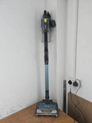 Shark IZ201UKT 26 Anti Hair Wrap Cordless Pet Vacuum Cleaner Blue + Charger - Image 1 of 4