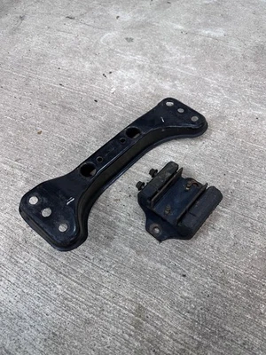 89-98 Nissan 240sx S13 S14 OEM Manual Transmission Mount Bracket - Image 1 of 4