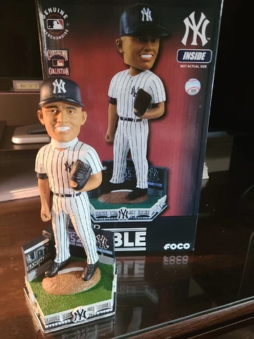 Mariano Rivera FOCO Bobblehead N.Y. Yankees All Time Saves 92/142 Cover