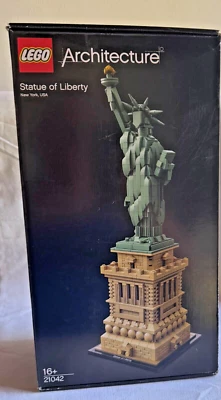 LEGO Architecture - # 21042- Statue of Liberty - Image 1 of 4