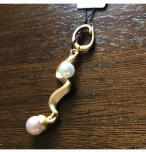 Premier Designs Pendant. Matte gold Plated With 2 faux Pearls. Dangle - Picture 1 of 8