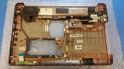 FUNDA BASE INFERIOR ORIGINAL HP SERIE G60 CON ALTAVOCES Y PUERTOS USB 590677-001 Foto 1 de 4