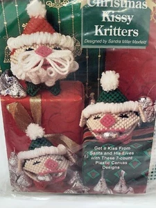 De colección The Needlecraft Shop ""Christmas Kissy Kritters"" Nuevo de lote antiguo Santa y sus elfos - Imagen 1 de 2