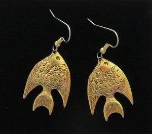 Angel Fish Earrings 24 Karat Gold Plate Longfin Fishes Fishing Freshwater Sea - Picture 1 of 3