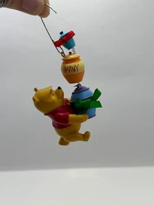 Hallmark Keepsake Winnie The Pooh - Ornament 2007 "Sweet Christmas Smackerals" - Picture 1 of 13