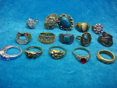 15 Stk.  KOSTÜMRING KONVOLUT - BLOWOUT.. VINTAGE BIS MODERN SEHR AUSGEFALLEN - Bild 1 von 4