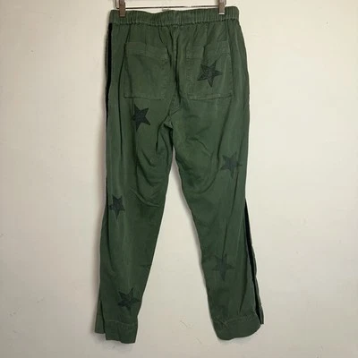 Calça SUNDRY Feminina 2 Camuflagem Verde Listra Lateral Estampa de Estrela Militar Frente Plana Y2K - Imagem 1 de 4